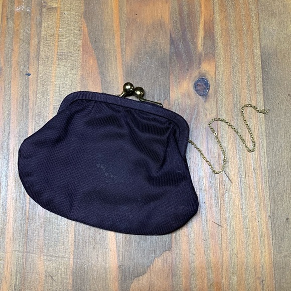 Antique Silk and Brass Clasp Coinpurse with Purse Chain and Kid Leather Interior - Picture 2 of 5